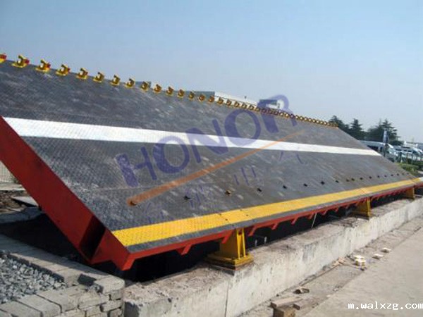 汽车侧翻试验台